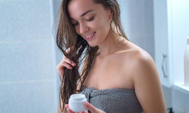 Maska do włosów — czym jest i do czego służy?