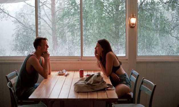 Po Co Facet Odnawia Kontakt? – Powody i Jak Reagować