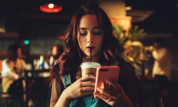 Co Oznacza Jak Dziewczyna Pisze Pierwsza (Zdziwisz Się!)