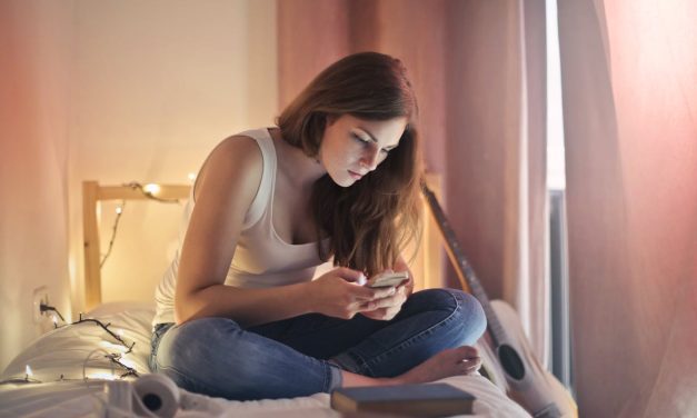 Czy Chłopcy Lubią Jak Dziewczyna Pisze Pierwsza? 