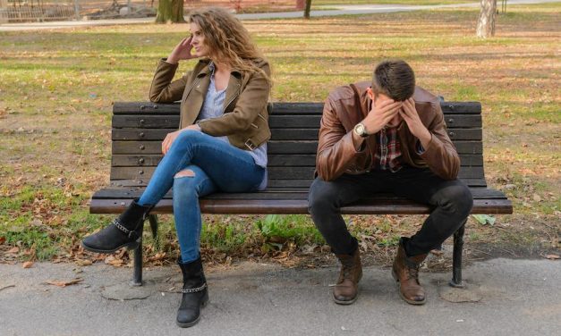 Jak Reagować, Kiedy Facet Ogląda Się Za Innymi Kobietami