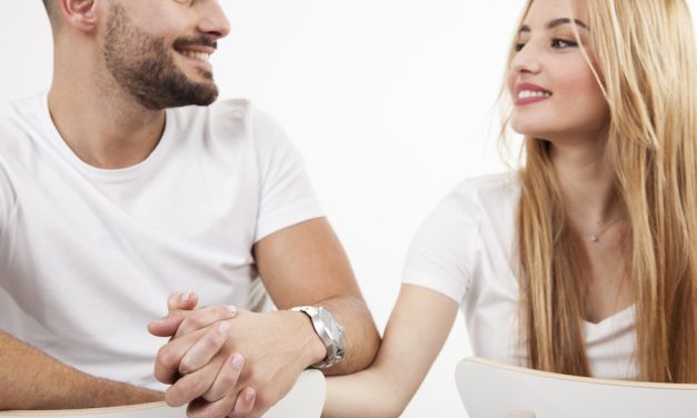 Po Czym Poznać, Że Facet Się Angażuje? – 8 Typowych Sygnałów