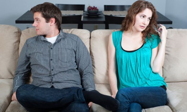 Jak Podrywa Nieśmiały Facet? – Sprawdź Czy Mu Się Podobasz