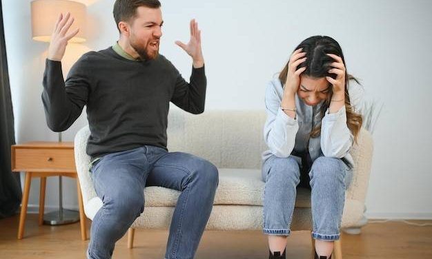 Jak Zachowuje Się Mąż, Który Nie Kocha – Rozpoznaj Te Sygnały