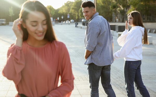 Czy Zakochany Facet Patrzy Na Inne Kobiety? – Powinnaś Się Martwić Gdy…