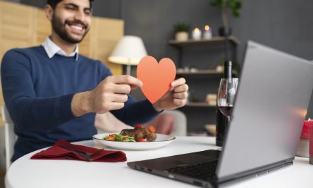 Jak Zapytać Dziewczynę O Związek Przez Internet?