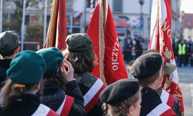 Sztandary Z Herbem: Wyraź Swoją Tożsamość I Przynależność