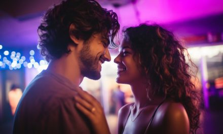 Zasady Podrywu W Klubie: Jak Zagadać Do Dziewczyny?