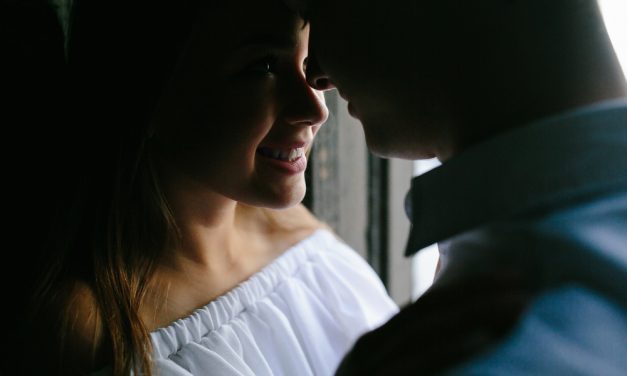 Intymne Pytania Do Chłopaka: Sprawdź, Jak Go Nie Speszyć